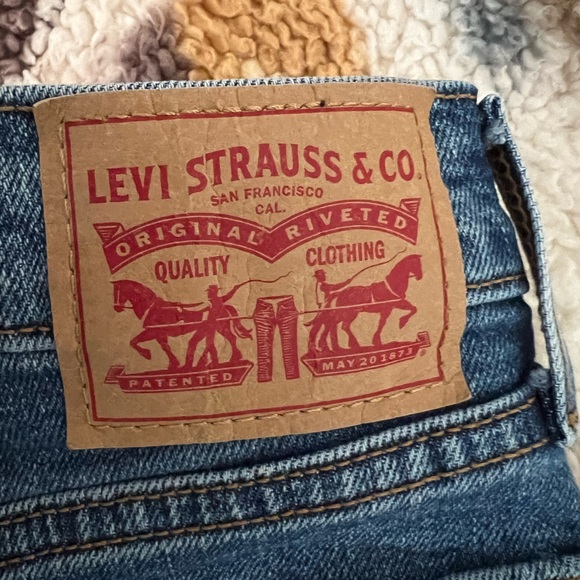 Levi’s Jean - Picture 3 of 3